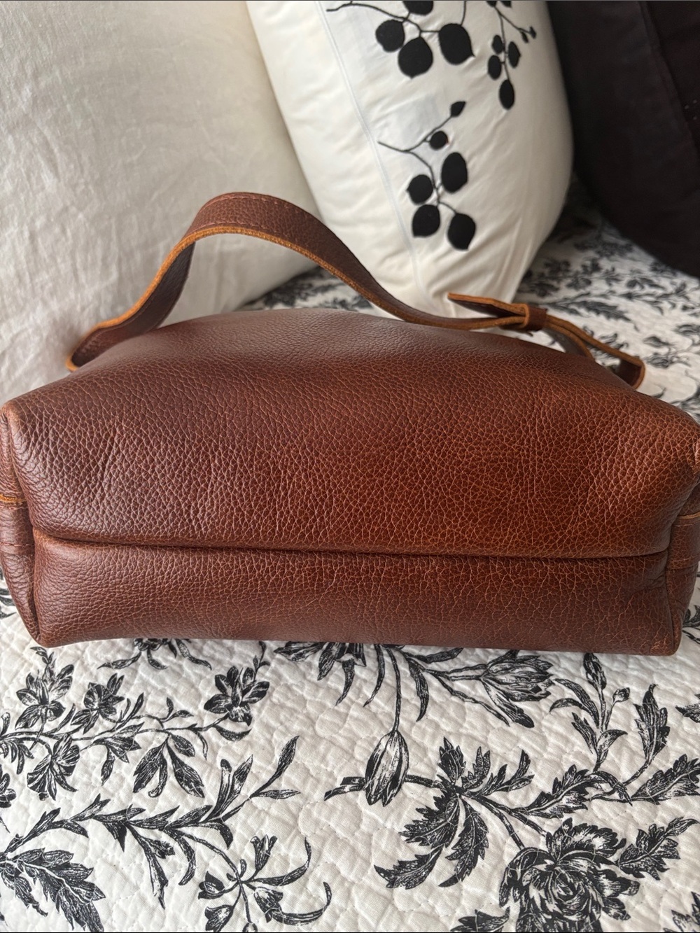 Portland Leather Goods- Large Slouchy Zippered bag in beautiful Asheville - Picture 3 of 5
